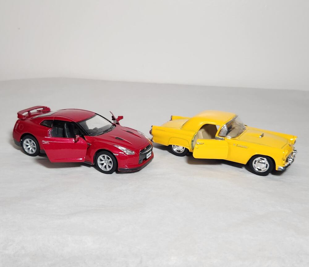 Kinsmart 1/36 Scale Diecast Lot Nissan GT-R & Ford Thunderbird Pull And Go Cars